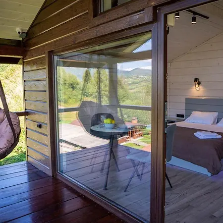 بيت ضيافة Lisoviy Zatyshok 2 ,котеджі,басейн,чан-джакузі سلافسكي