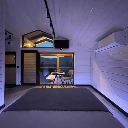 Lisoviy Zatyshok 2 ,котеджі,басейн,чан-джакузі بيت ضيافة 3*