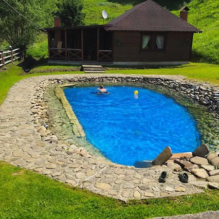 Lisoviy Zatyshok 2 ,котеджі,басейн,чан-джакузі 3*