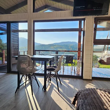 Lisoviy Zatyshok 2 ,котеджі,басейн,чан-джакузі سلافسكي