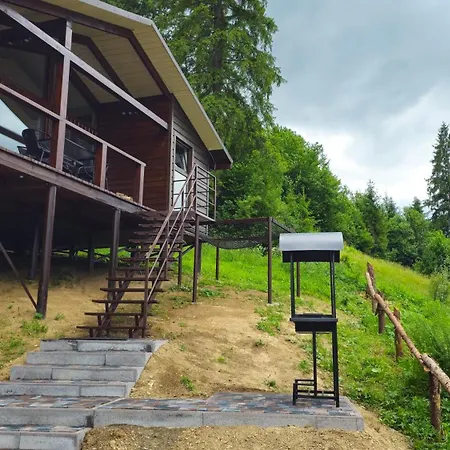 بيت ضيافة Lisoviy Zatyshok 2 ,котеджі,басейн,чан-джакузі