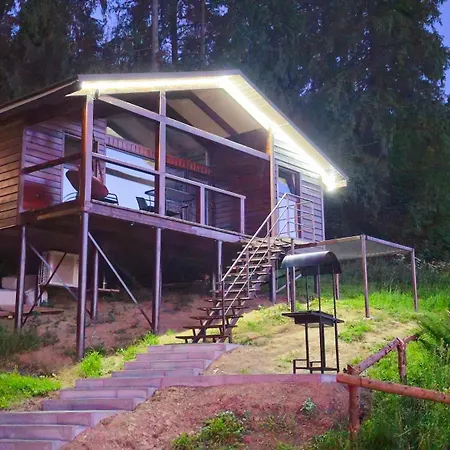 Lisoviy Zatyshok 2 ,котеджі,басейн,чан-джакузі 3* سلافسكي