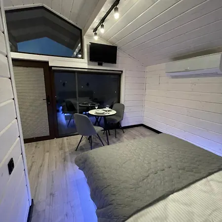 Lisoviy Zatyshok 2 ,котеджі,басейн,чан-джакузі Slavske