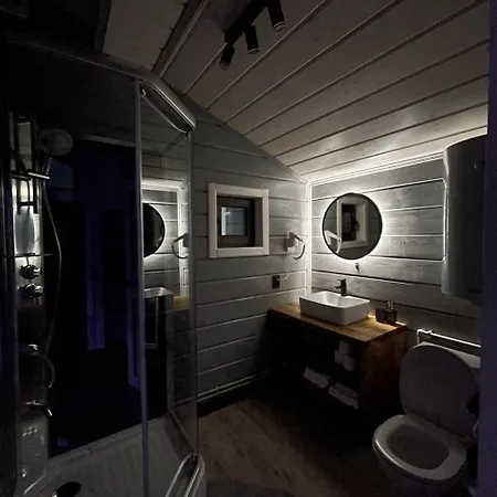 Guest house Lisoviy Zatyshok 2 ,котеджі,басейн,чан-джакузі