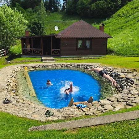 Guest house Lisoviy Zatyshok 2 ,котеджі,басейн,чан-джакузі