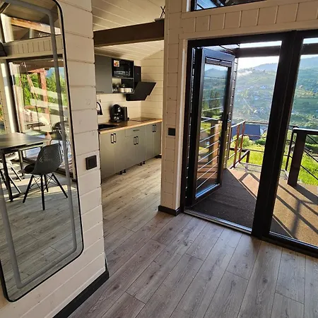 Lisoviy Zatyshok 2 ,котеджі,басейн,чан-джакузі 3*